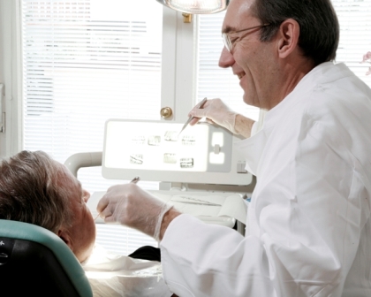 Arzt und Patient Behandlung 1 Miniaturansicht